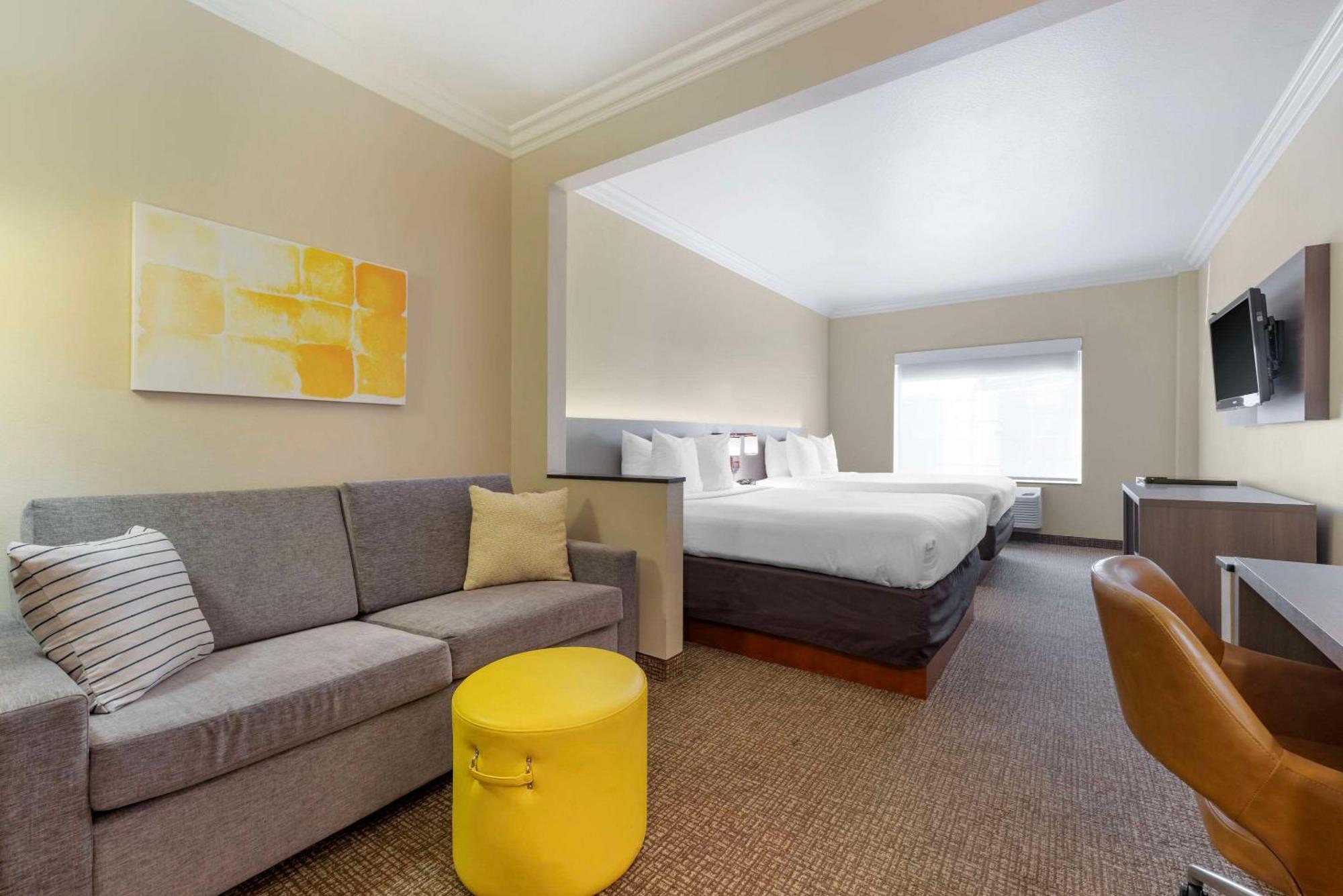 Comfort Camp Pendleton Area Hotel 3*