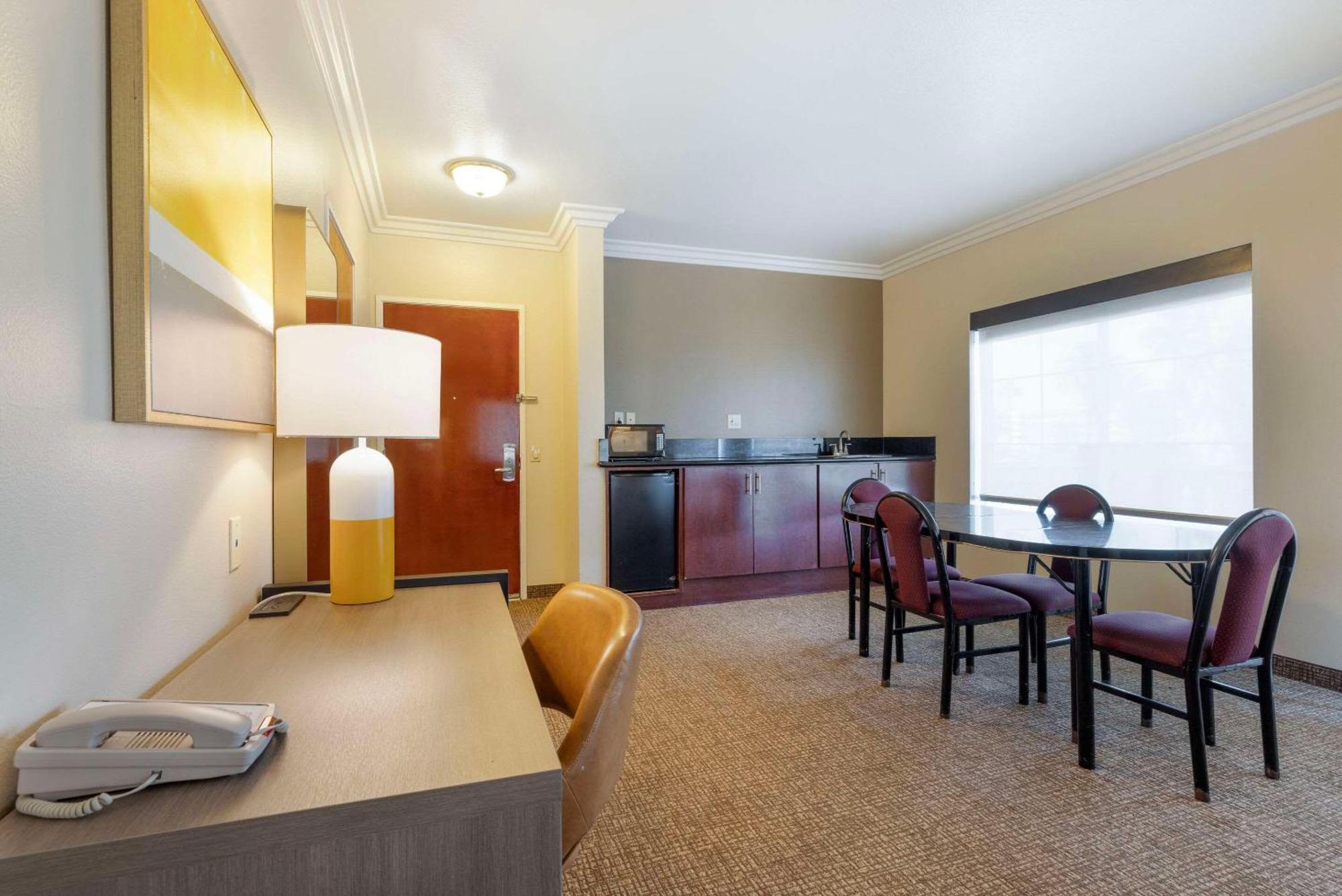Comfort Camp Pendleton Area Hotel